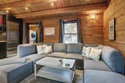 Main St Retreat | Walk Everywhere | Steam Shower