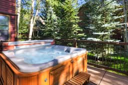 Steps from Ski Lift & Town, Community Hot Tub
