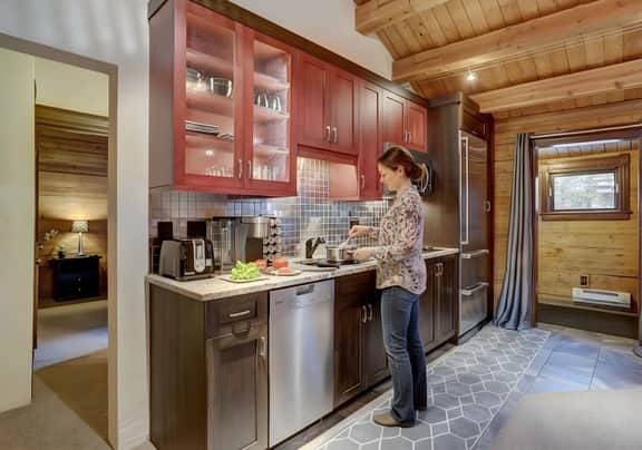 Main St Retreat | Walk Everywhere | Steam Shower