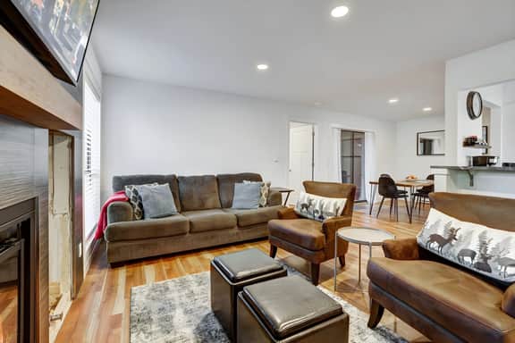 Steps from Ski Lift & Town, Community Hot Tub